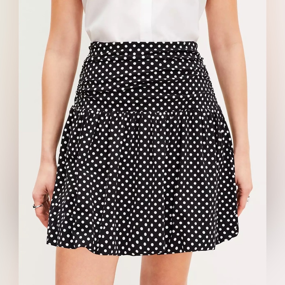 Loft Polka Dotted Bubble Hem Mini Skirt
Size Xl Stretch Waist‎ Band
